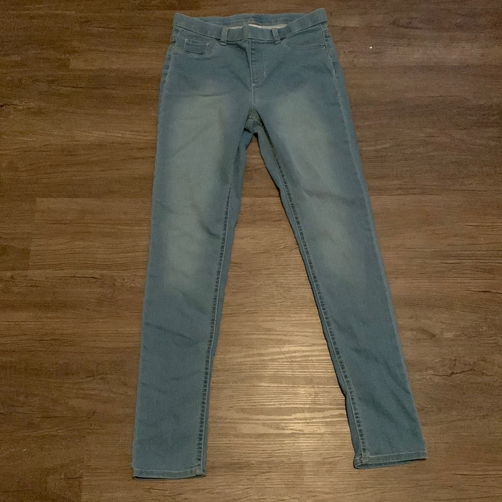 Brand new, never worn skinny jeans